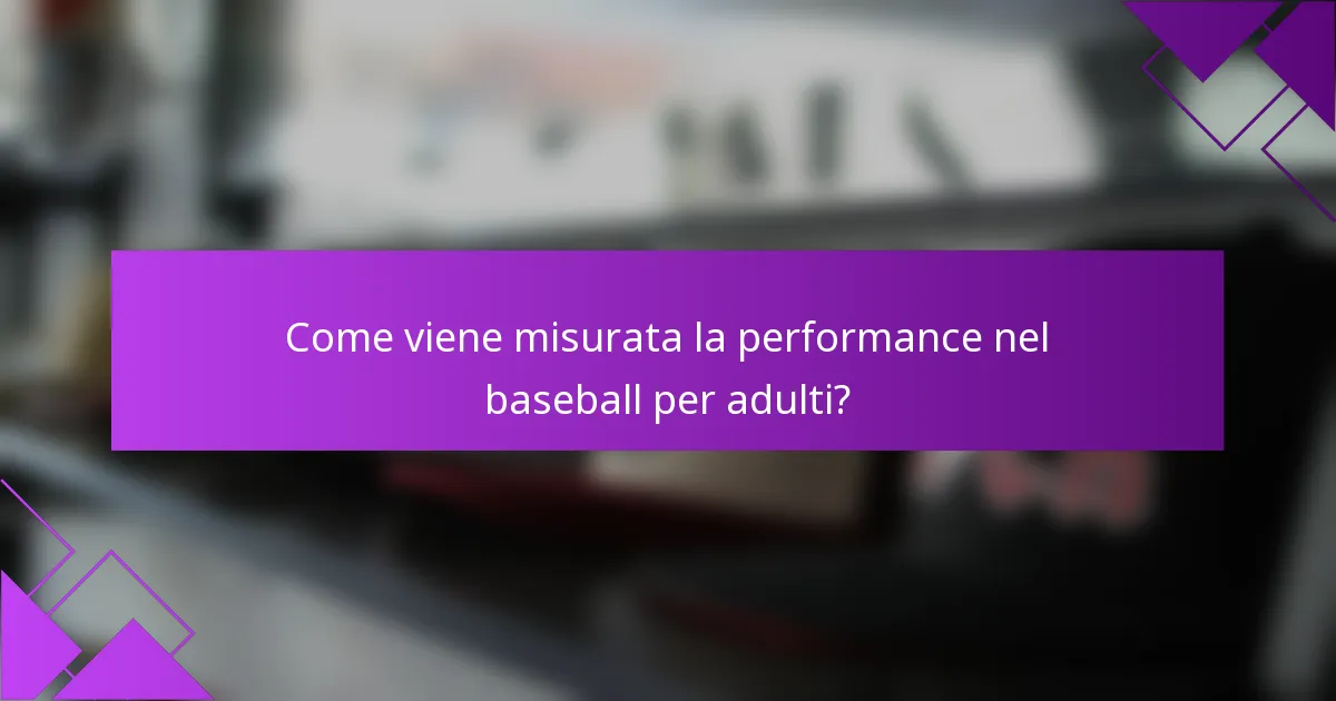 Come viene misurata la performance nel baseball per adulti?
